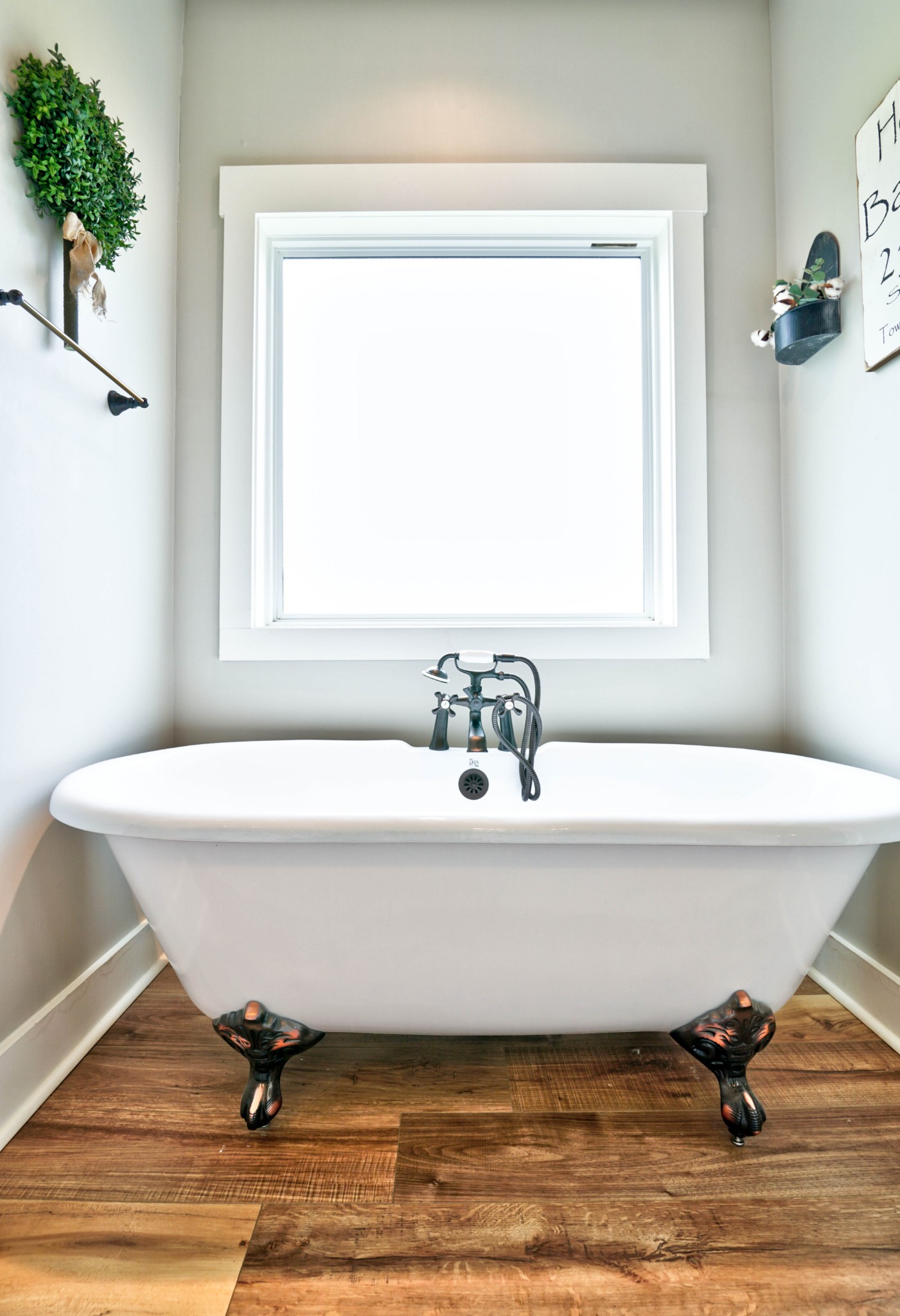 6992 Wayside Road Christiana, TN 37037 - Photo 23 of 44 We LOVE this claw foot tub nook!