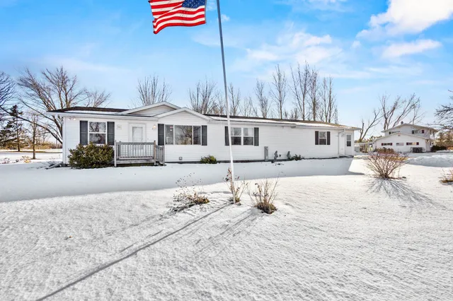 $349,900 | 3286 County Road East, Omro, WI 54963