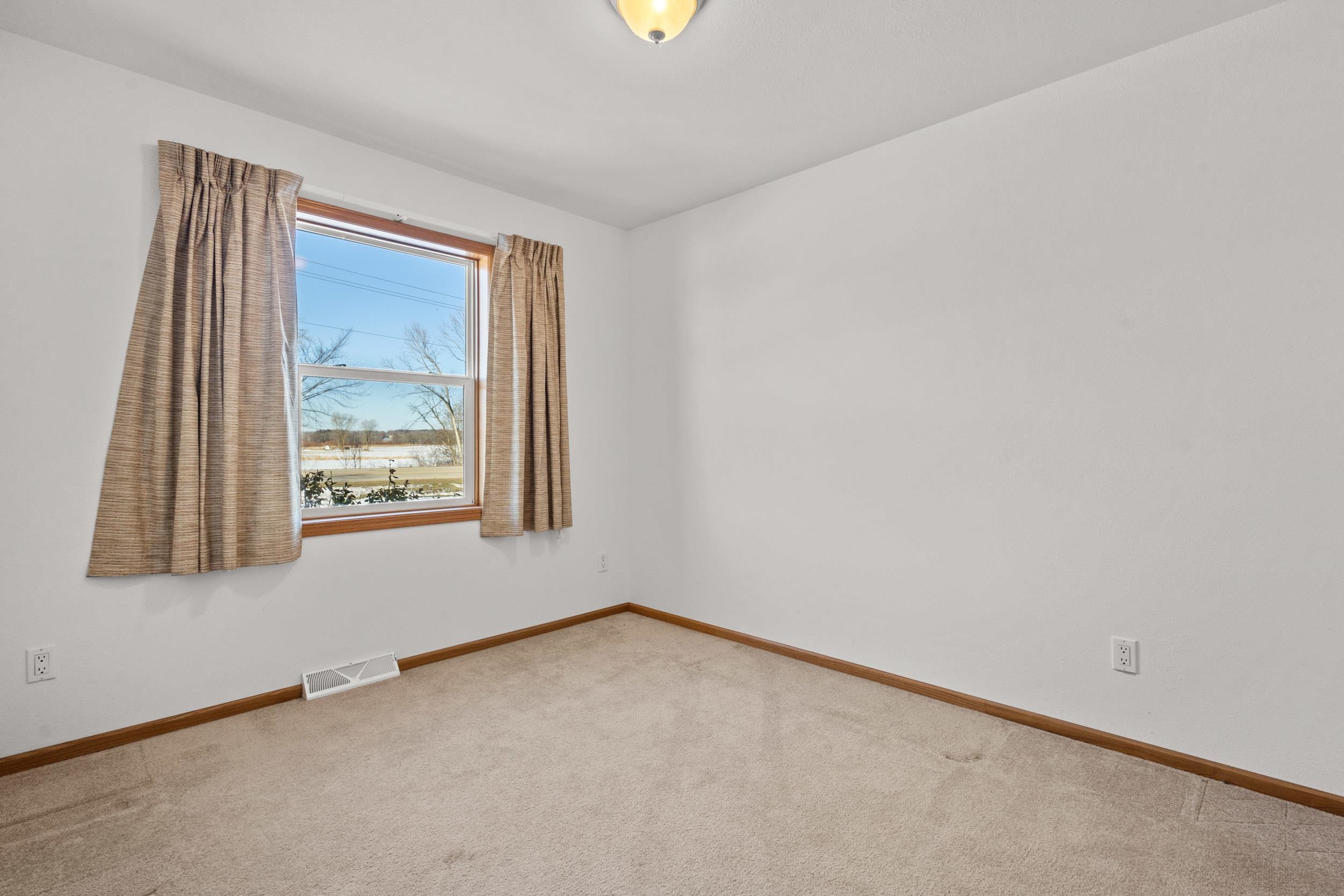 3286 County Road East Omro, WI 54963 - Photo 17 of 34