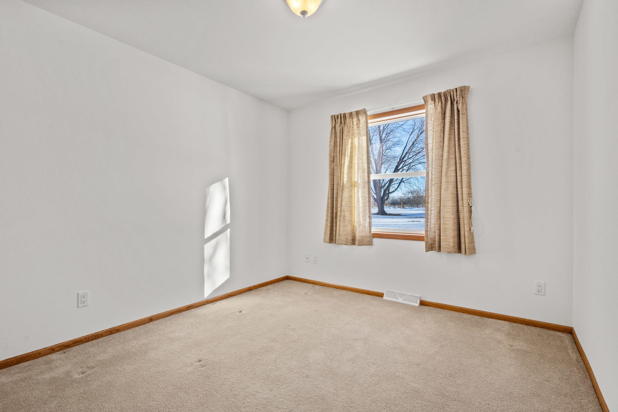 3286 County Road East Omro, WI 54963 - Photo 19 of 34