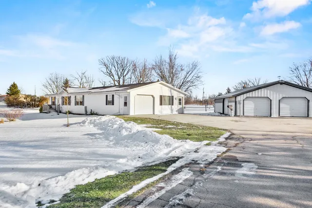 $349,900 | 3286 County Road East, Omro, WI 54963