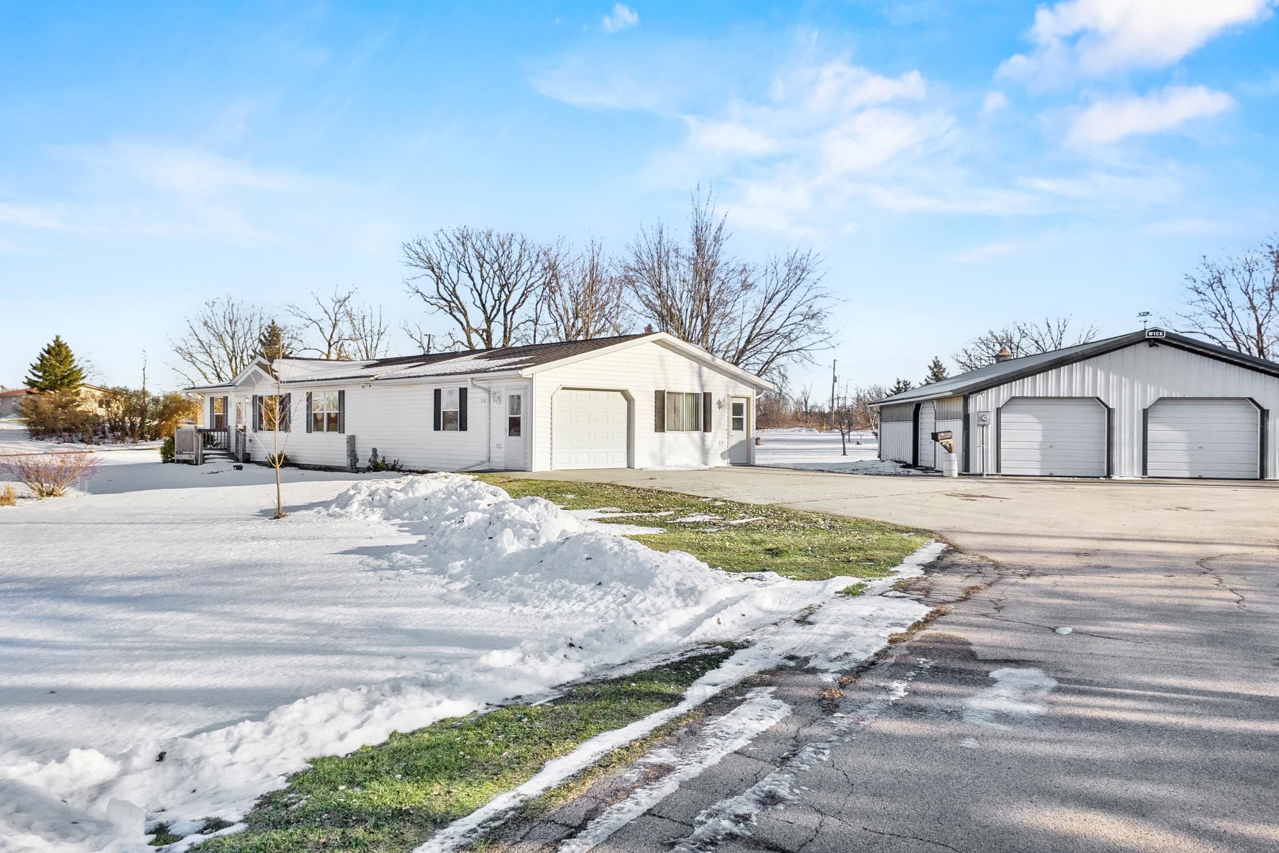 3286 County Road East Omro, WI 54963 - Photo 2 of 34