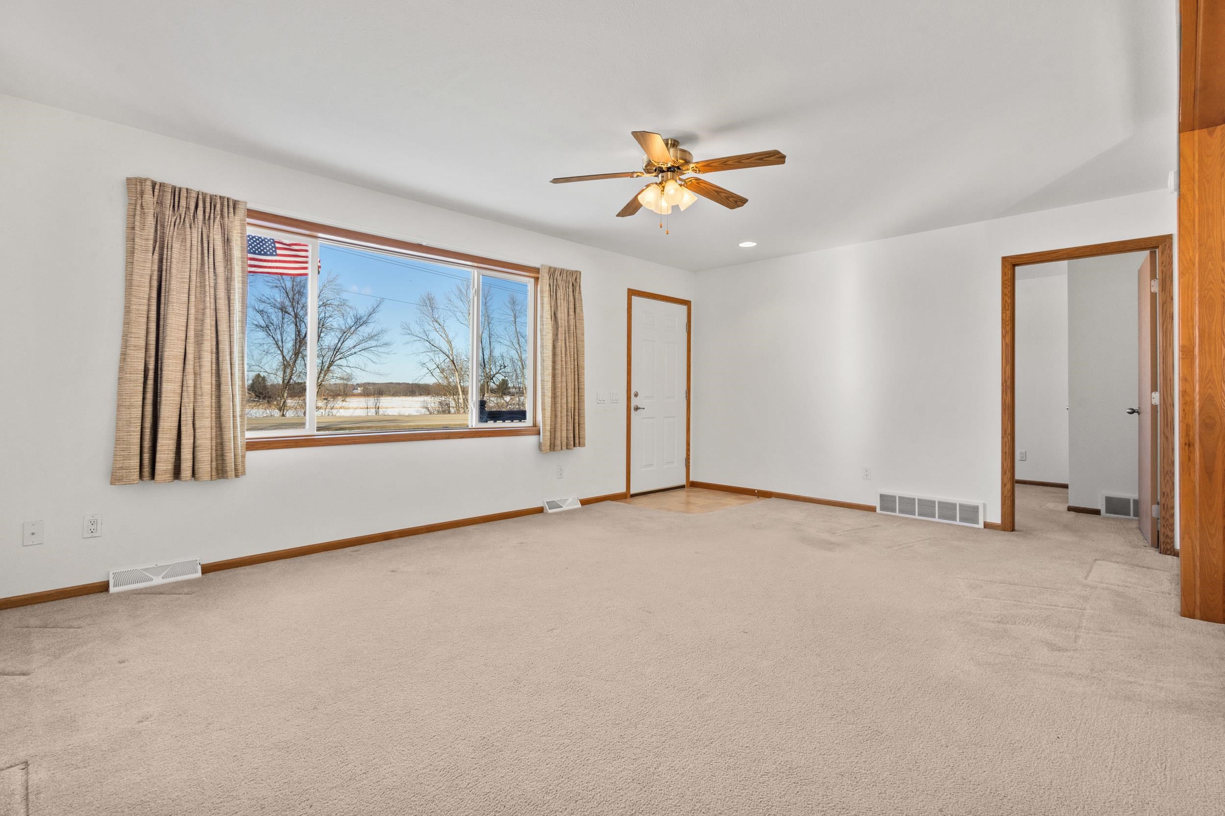 3286 County Road East Omro, WI 54963 - Photo 7 of 34