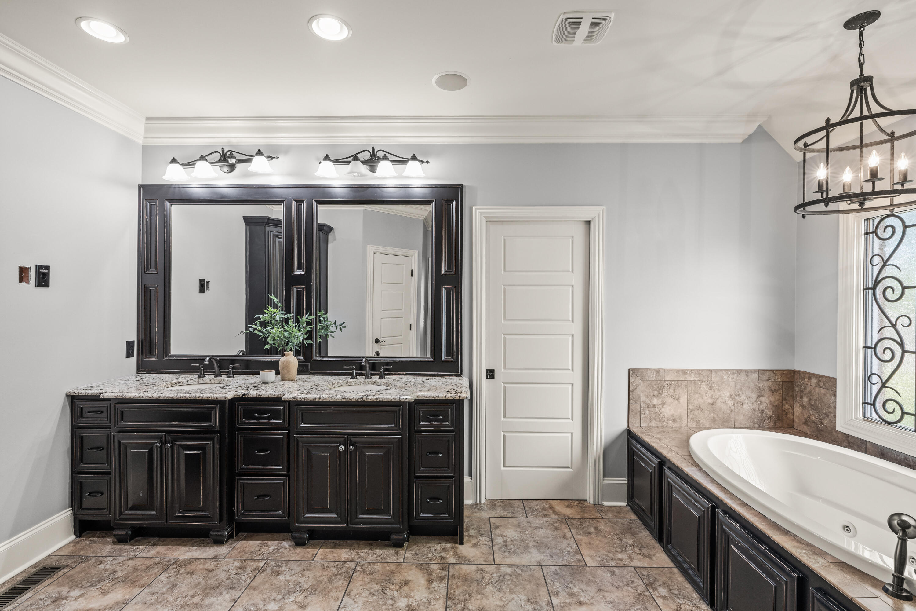154 Grandview Point Ringgold, GA 30736 - Photo 21 of 63 Master Bath