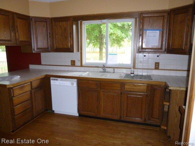 7907 Pingree Road Pinckney, MI 48169 - Photo 26 of 26 264-041382 Kitchen.jpg
