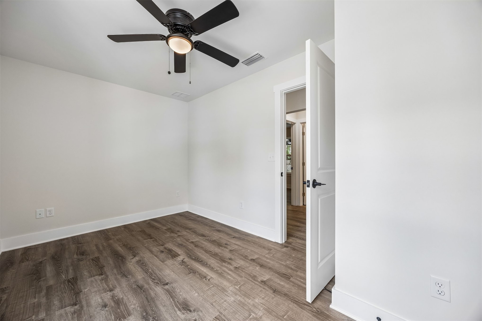 552 Sunset Road Fernandina Beach, FL 32034 - Photo 14 of 23 an empty room with a ceiling fan and carpet