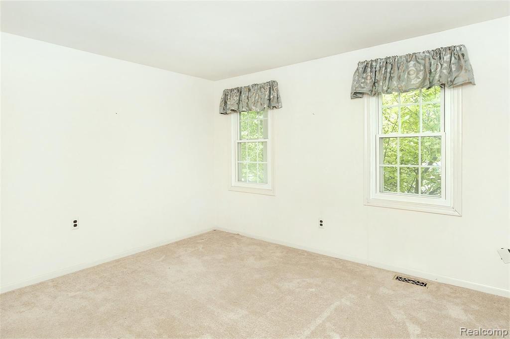 2833 Chancery Court Rochester Hills, MI 48306 - Photo 20 of 38