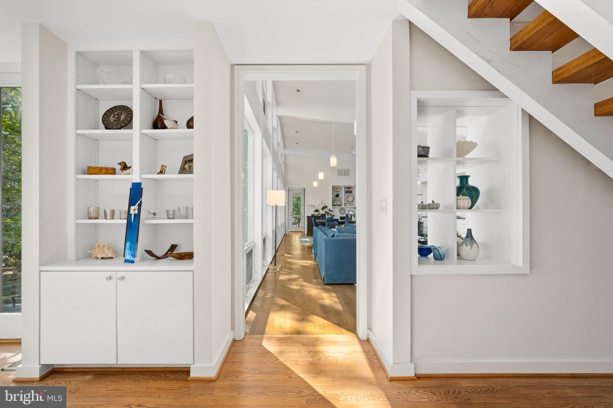 316 Gordon Road Kinsale, VA 22488 - Photo 12 of 45 Bright, airy entryway with charm.
