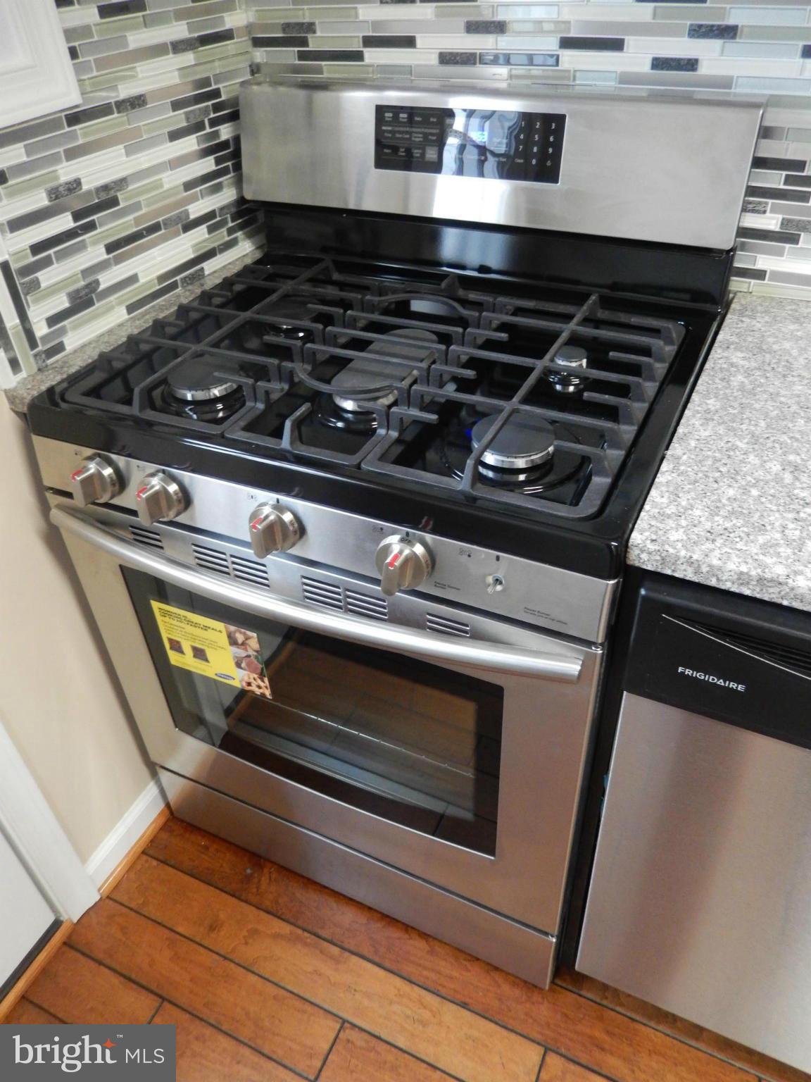 925 Coleridge Road Baltimore, MD 21229 - Photo 14 of 30 a close view of stove top oven