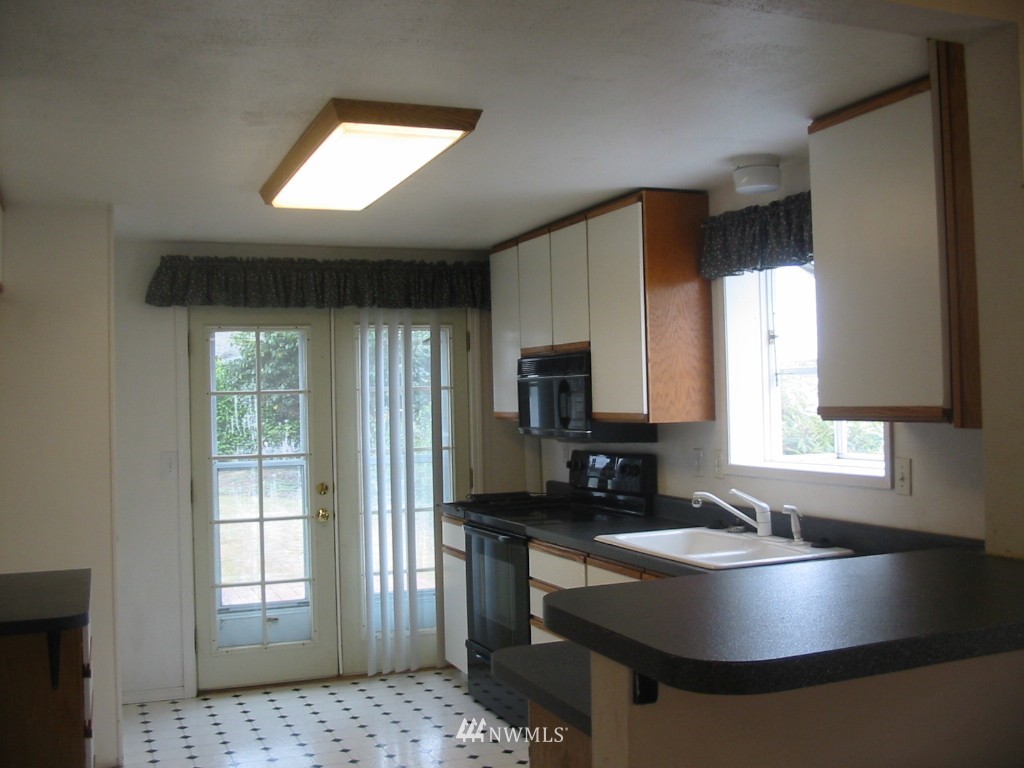 1007 Dibb Street Bremerton, WA 98310 - Photo 3 of 10 Gallery Image 3