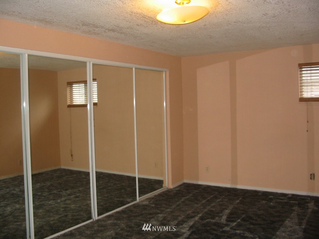 1007 Dibb Street Bremerton, WA 98310 - Photo 4 of 10 Gallery Image 4