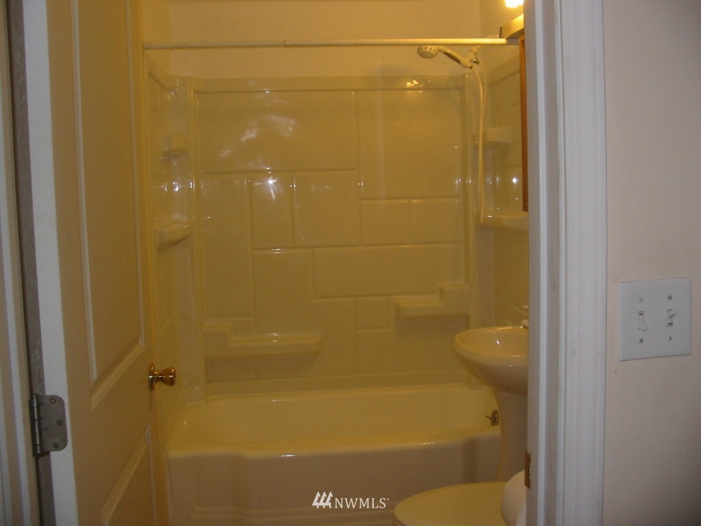 1007 Dibb Street Bremerton, WA 98310 - Photo 5 of 10 Gallery Image 5