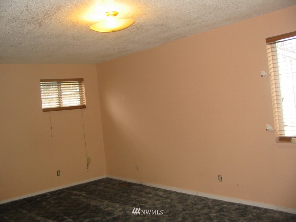 1007 Dibb Street Bremerton, WA 98310 - Photo 6 of 10 Gallery Image 6