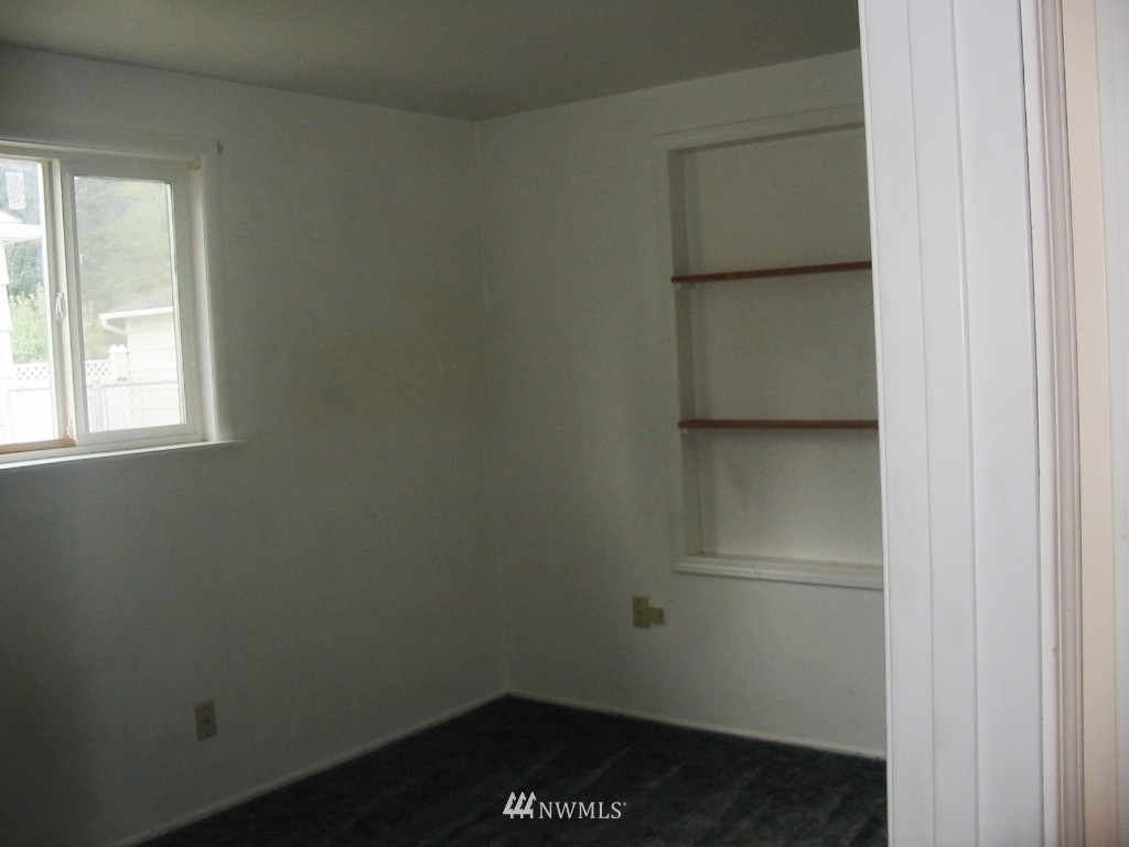 1007 Dibb Street Bremerton, WA 98310 - Photo 8 of 10 Gallery Image 8