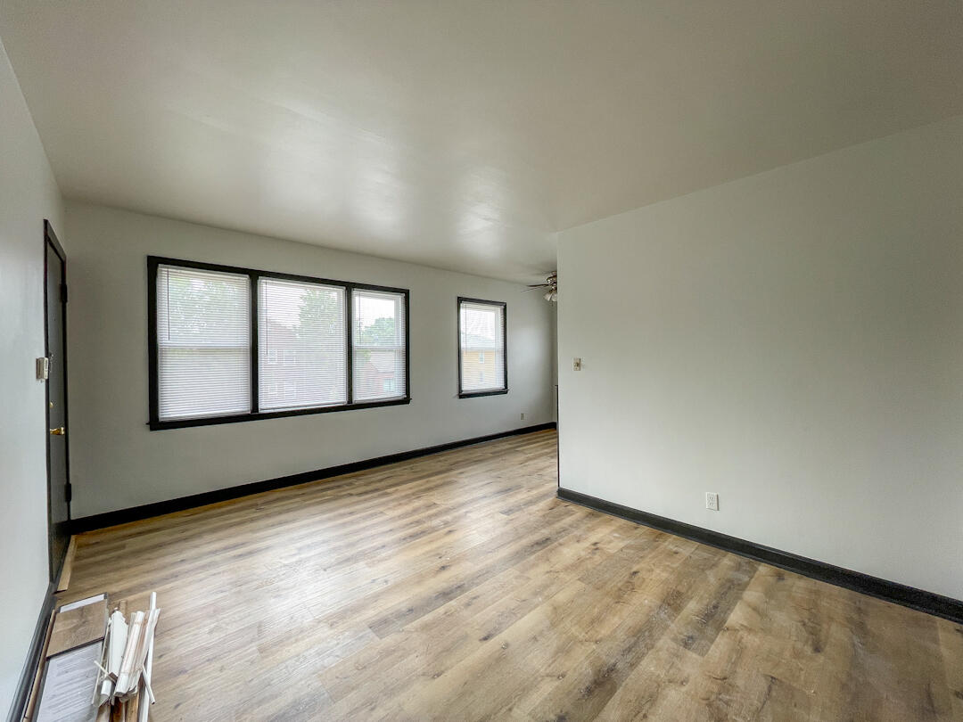 6910 West Center Street, Unit 3 Milwaukee, WI 53210 - Photo 4 of 19 Living Room