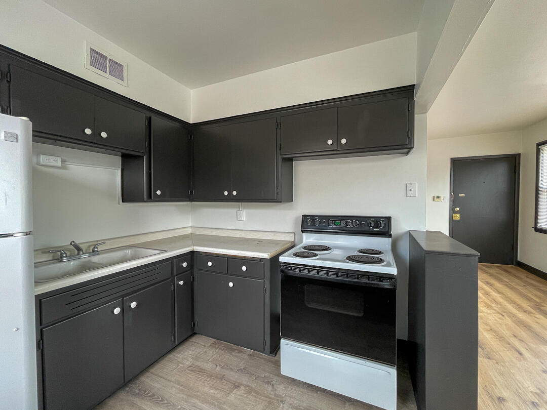 6910 West Center Street, Unit 3 Milwaukee, WI 53210 - Photo 10 of 19 Kitchen