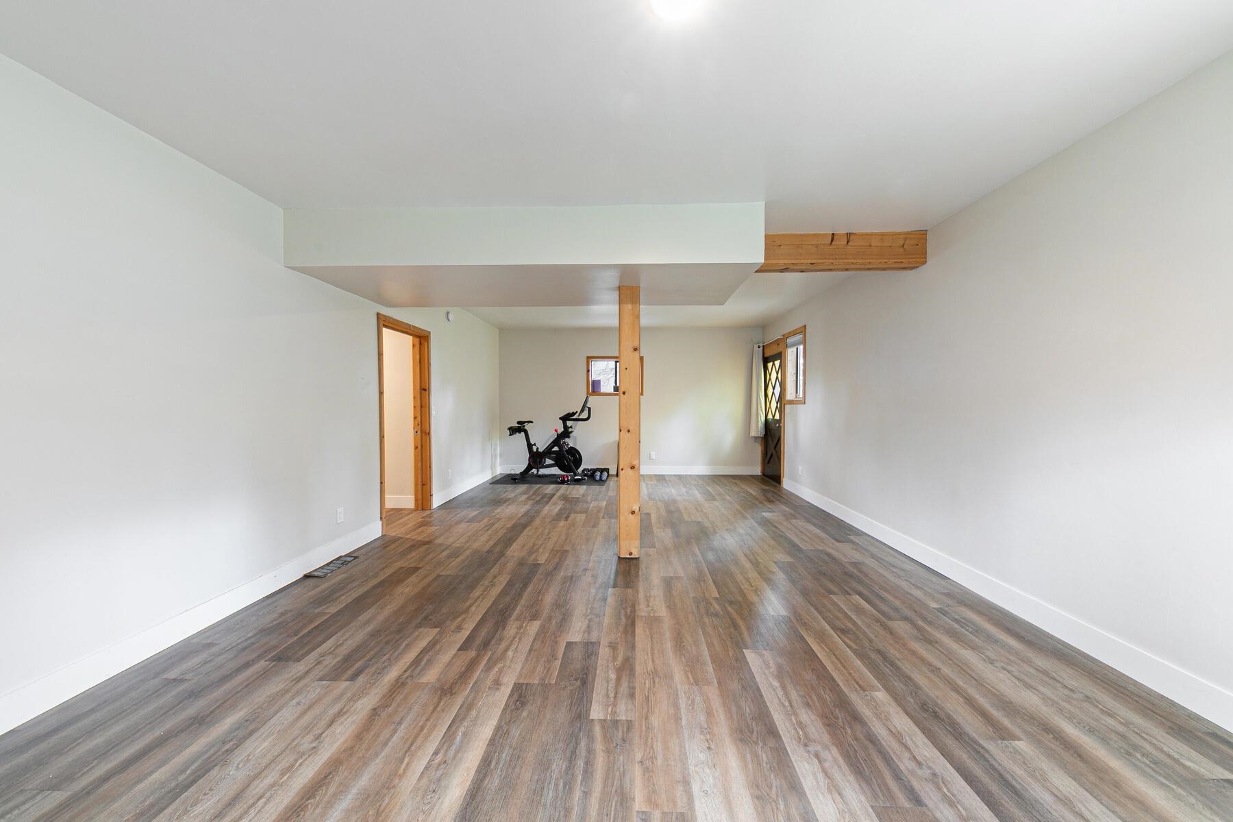 10455 Regency Circle Truckee, CA 96161 - Photo 21 of 28 a view of empty room with wooden floor