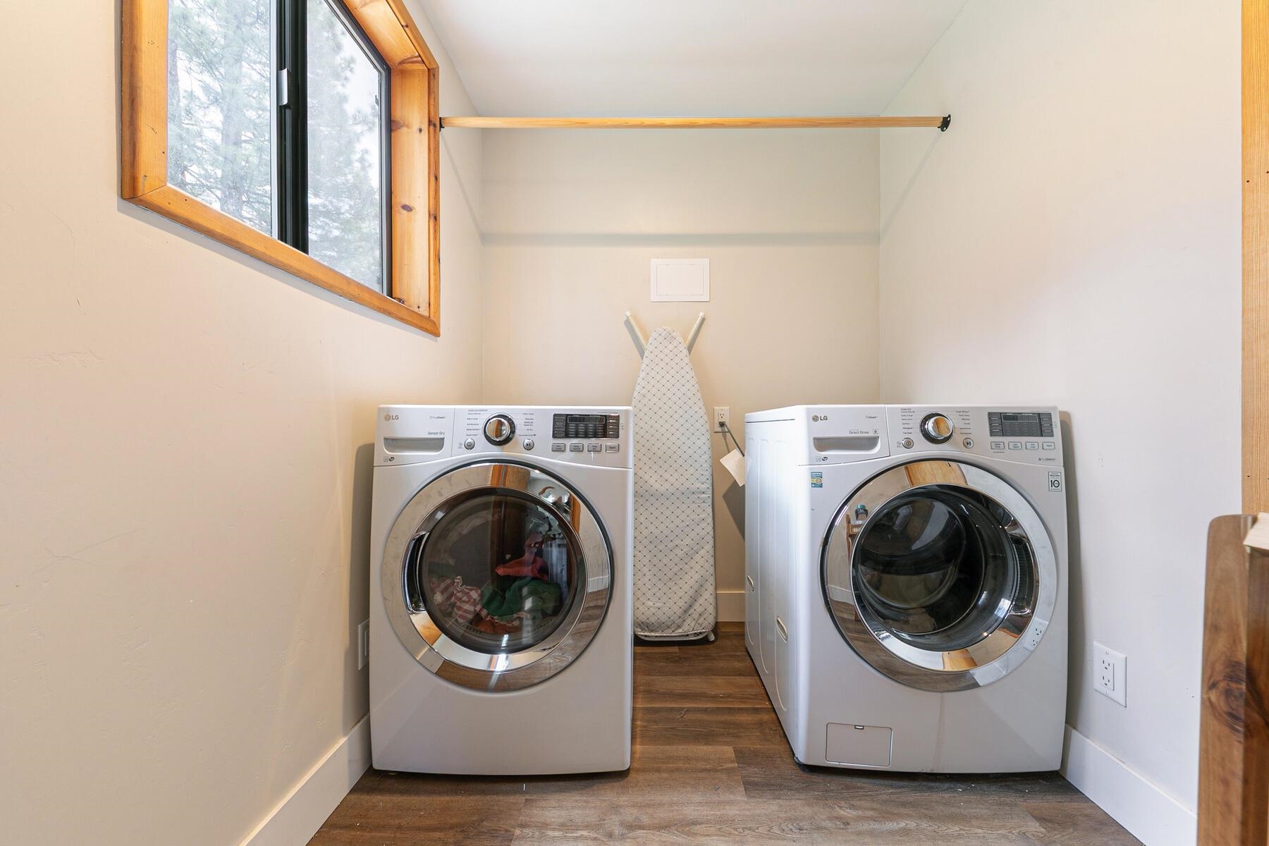 10455 Regency Circle Truckee, CA 96161 - Photo 23 of 28 a utility room with a washer and dryer