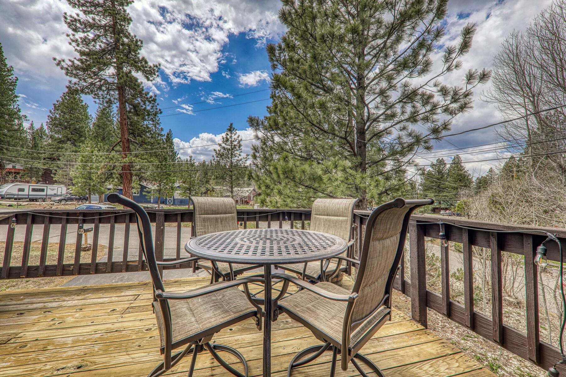 10455 Regency Circle Truckee, CA 96161 - Photo 24 of 28 a view of a chairs and table on the deck