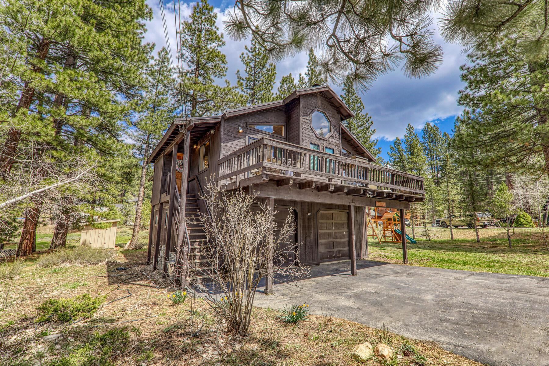 10455 Regency Circle Truckee, CA 96161 - Photo 28 of 28 a front view of a house with a garden