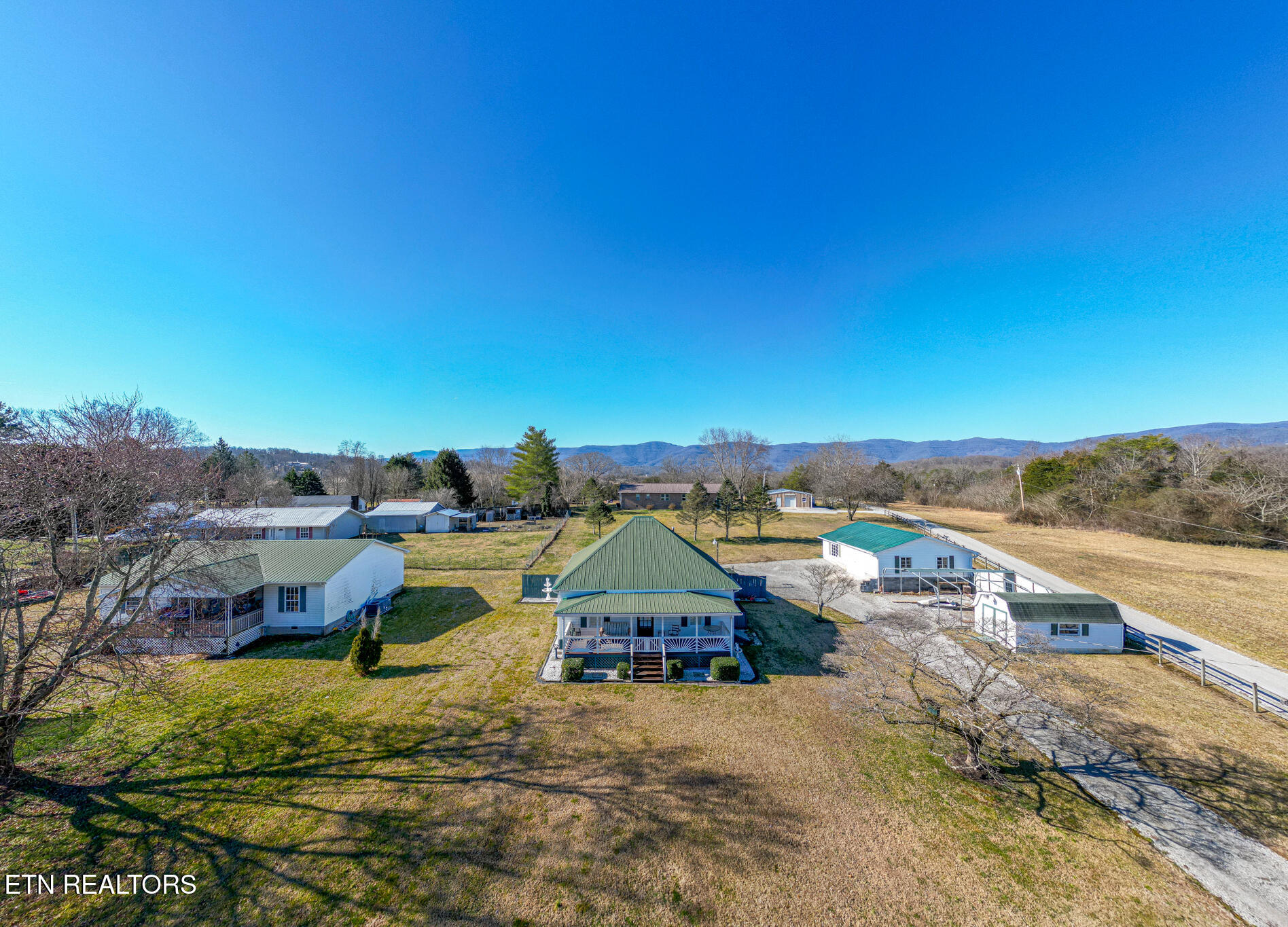 328 Mt Paran Road Jacksboro, TN 37757 - Photo 3 of 55 328 Mt Paran aerial-2