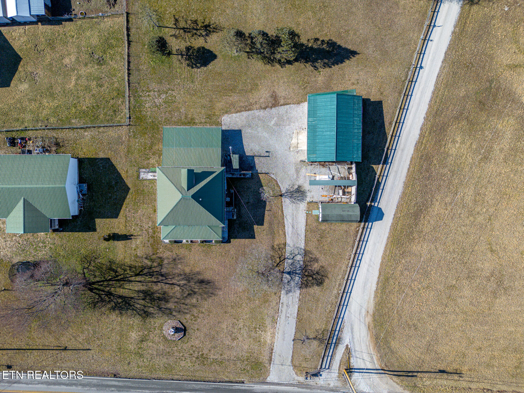 328 Mt Paran Road Jacksboro, TN 37757 - Photo 4 of 55 328 Mt Paran aerial-11