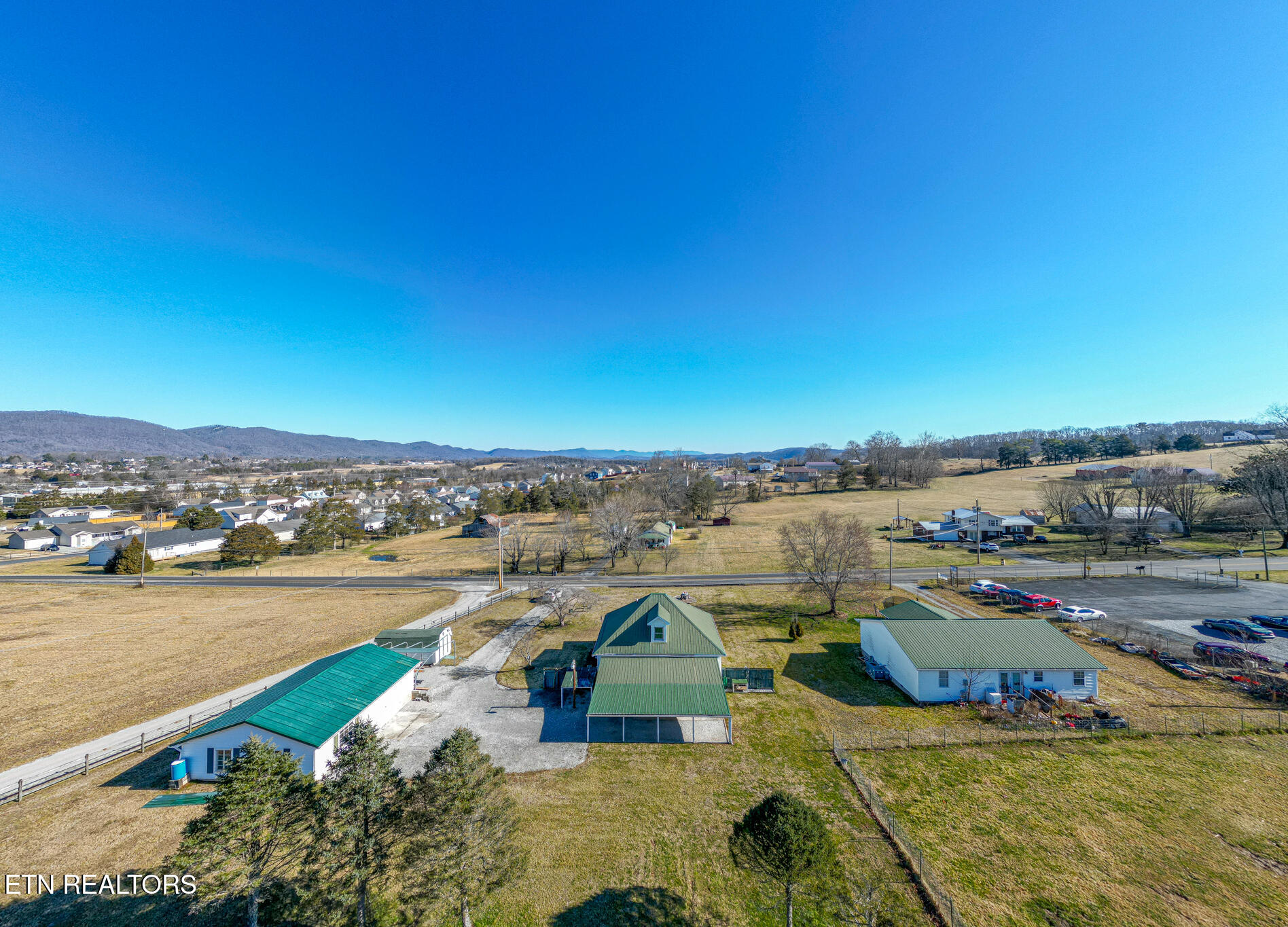 328 Mt Paran Road Jacksboro, TN 37757 - Photo 48 of 55 328 Mt Paran aerial-5