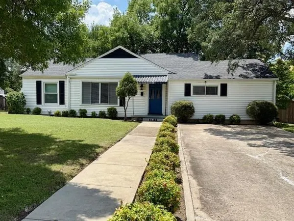 $2,395 | 2816 Westridge Avenue, Fort Worth, TX 76116