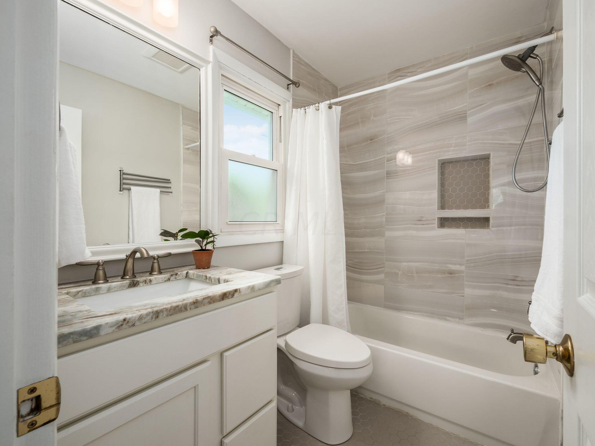 2366 Bristol Road Columbus, OH 43221 - Photo 23 of 38 039_dc06da_A 2366 Bristol 094