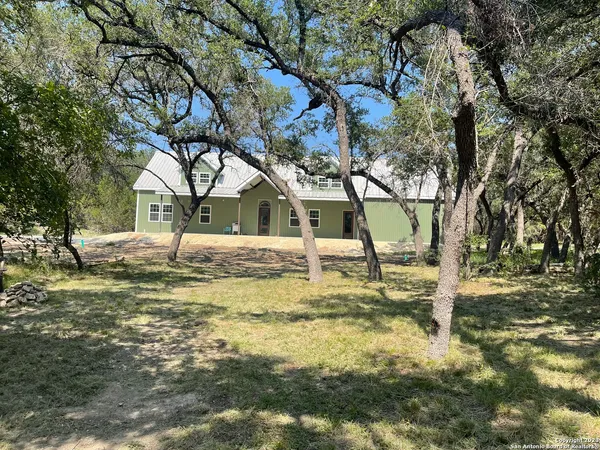 $925,000 | 792 Alamo Beach Road, Pipe Creek, TX 78063