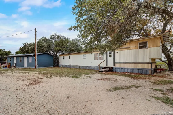 $925,000 | 792 Alamo Beach Road, Pipe Creek, TX 78063