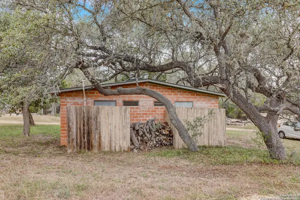 $925,000 | 792 Alamo Beach Road, Pipe Creek, TX 78063