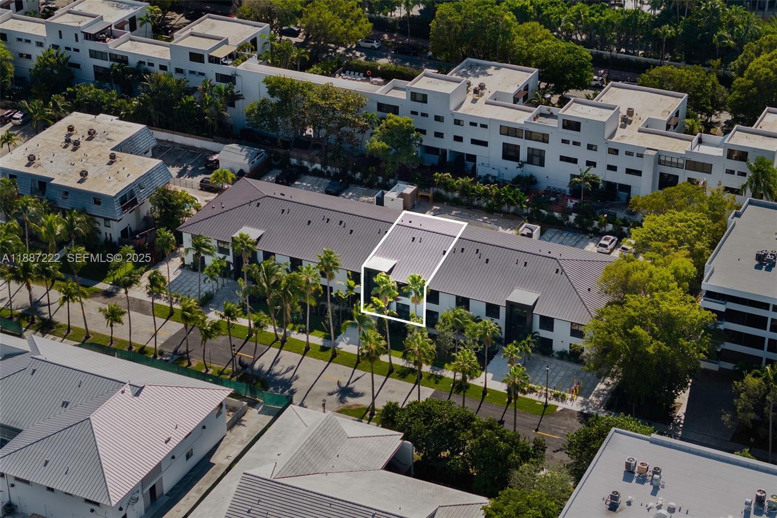 202 Sunrise Drive, Unit 202C Key Biscayne, FL 33149 - Photo 27 of 32 an aerial view of multiple house