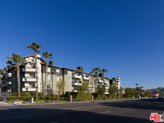 $3,222 | 1901 North Buena Vista Street, Unit 2405, Burbank, CA 91504