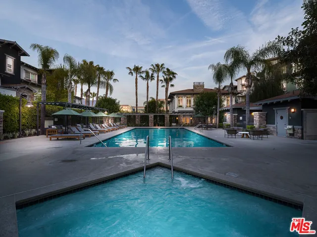 $3,171 | 1901 North Buena Vista Street, Unit 2111, Burbank, CA 91504