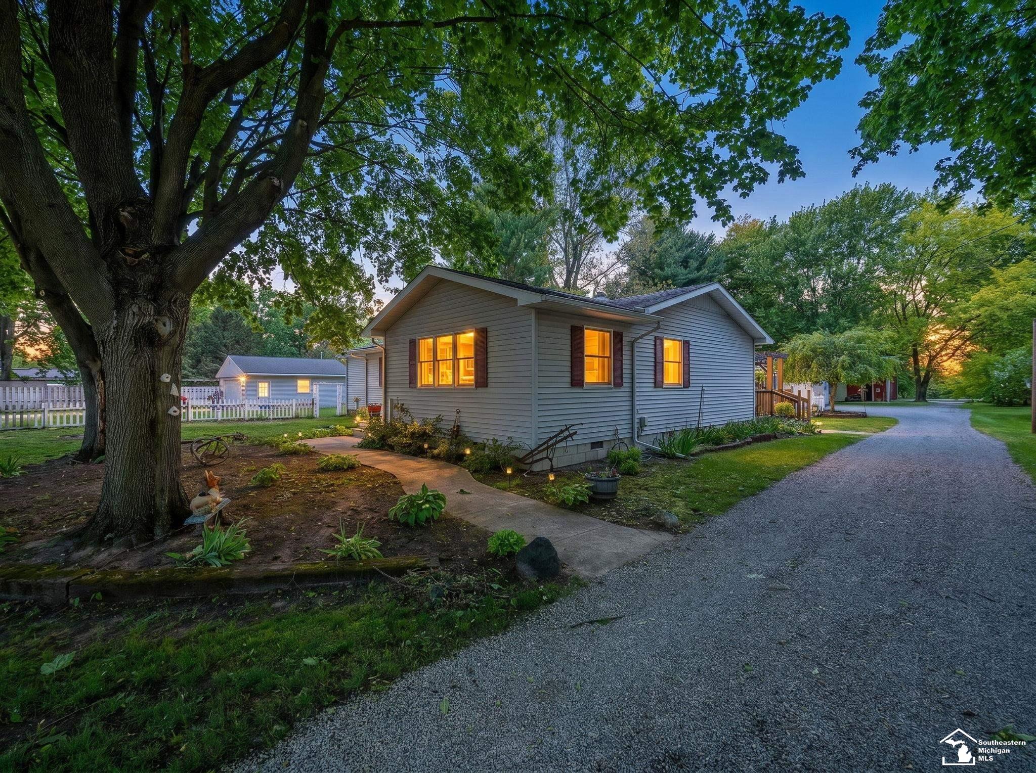 5215 Wells Road Petersburg, MI 49270 - Photo 2 of 47
