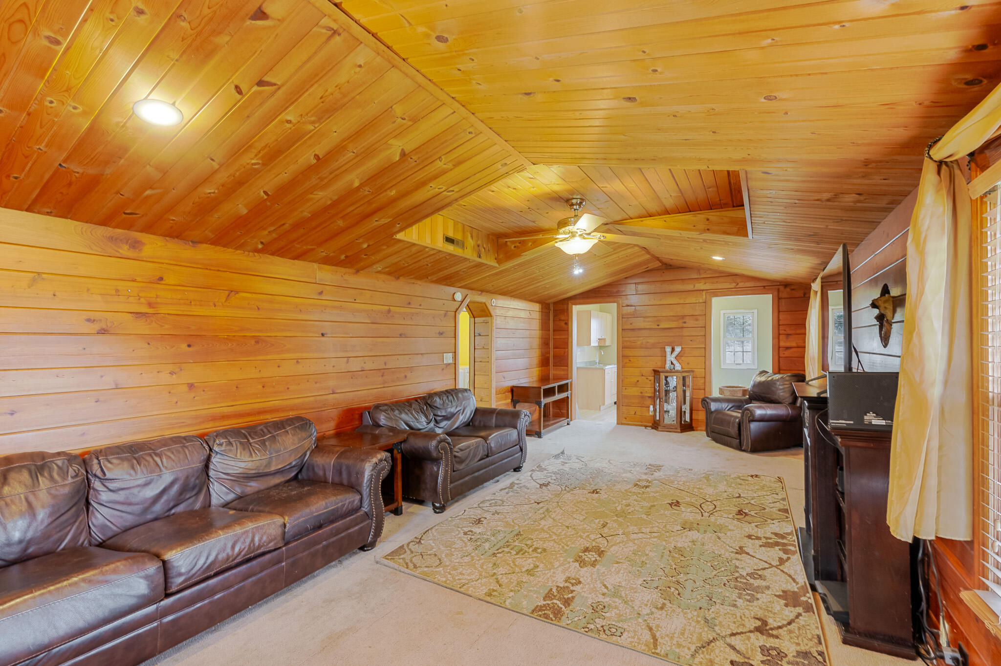 2402 Linda Road Valparaiso, IN 46383 - Photo 17 of 41 2048x1363