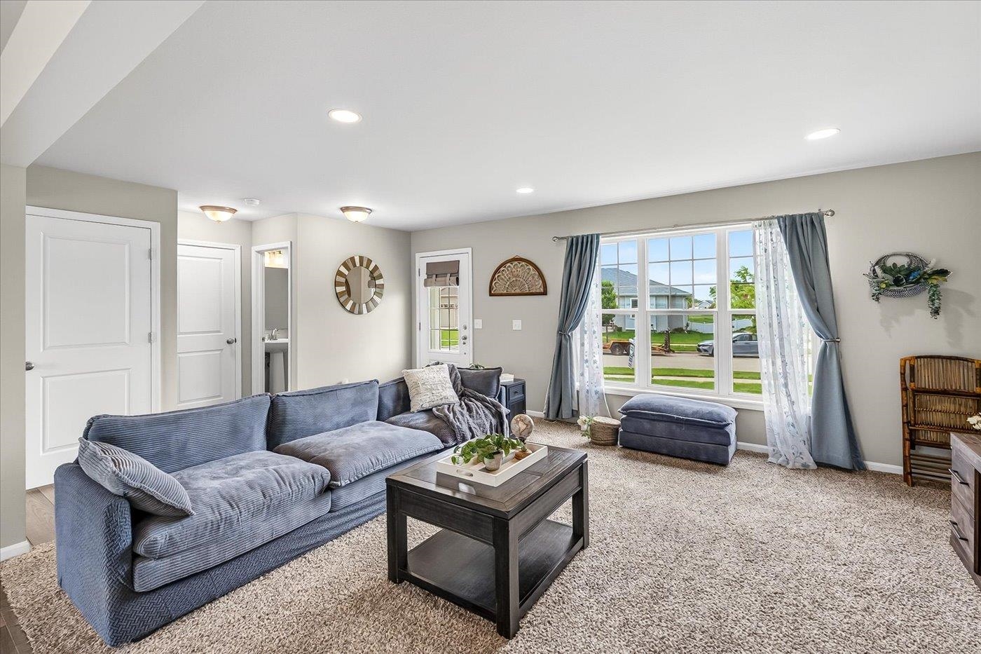 876 Remington Way Sun Prairie, WI 53590 - Photo 2 of 29
