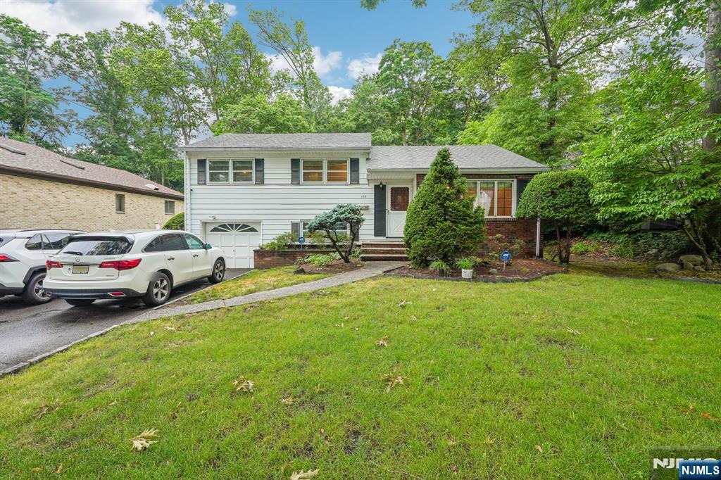 108 Morningside Road Paramus, NJ 07652 - Photo 2 of 45