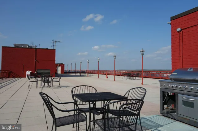 $2,275 | 801 North Pitt Street, Unit 702, Alexandria, VA 22314