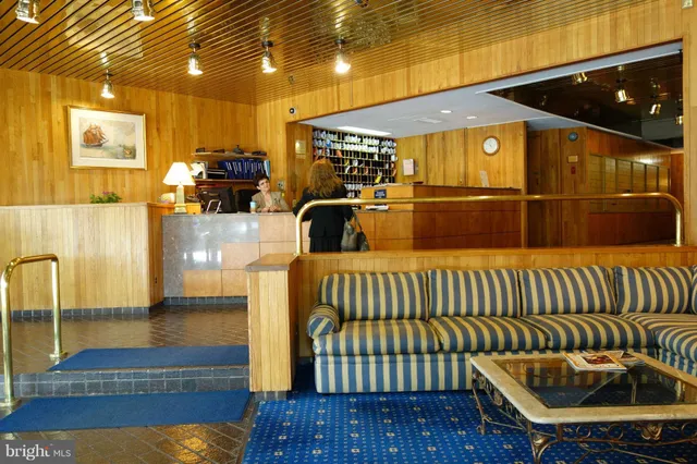 $2,275 | 801 North Pitt Street, Unit 702, Alexandria, VA 22314