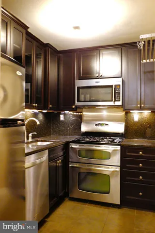 $2,275 | 801 North Pitt Street, Unit 702, Alexandria, VA 22314