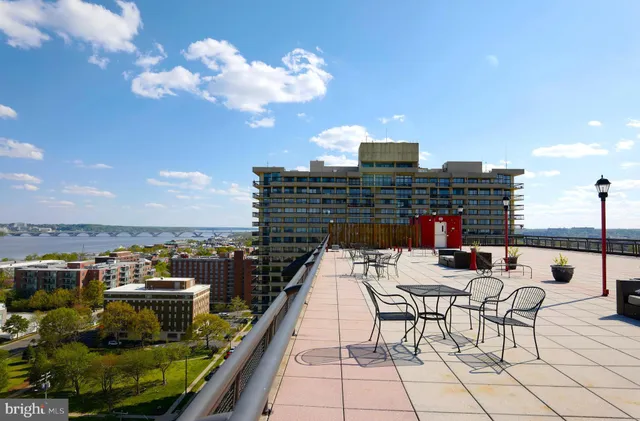 $2,275 | 801 North Pitt Street, Unit 702, Alexandria, VA 22314