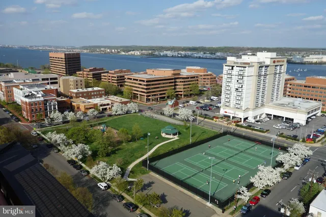 $2,275 | 801 North Pitt Street, Unit 702, Alexandria, VA 22314