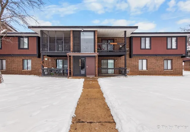 $160,000 | 4714 Northfox Lane, Unit 2, McHenry, IL 60050