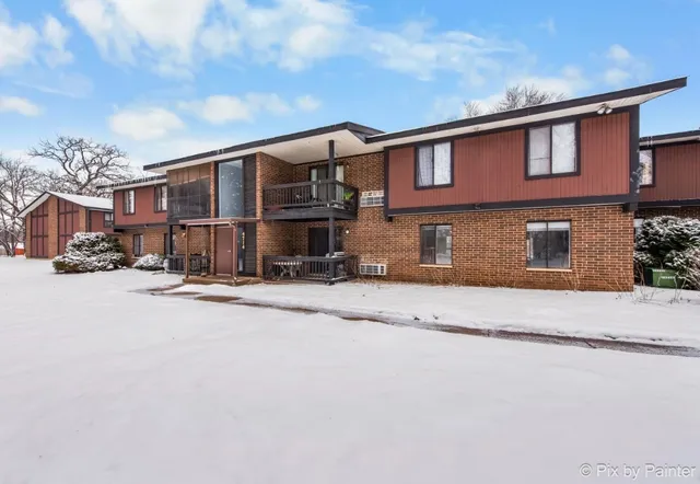 $160,000 | 4714 Northfox Lane, Unit 2, McHenry, IL 60050