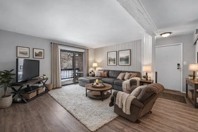 $160,000 | 4714 Northfox Lane, Unit 2, McHenry, IL 60050