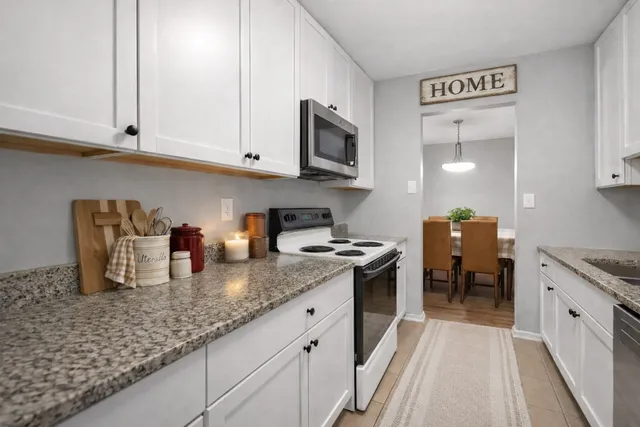 $160,000 | 4714 Northfox Lane, Unit 2, McHenry, IL 60050