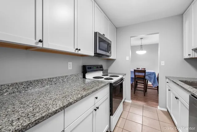 $160,000 | 4714 Northfox Lane, Unit 2, McHenry, IL 60050