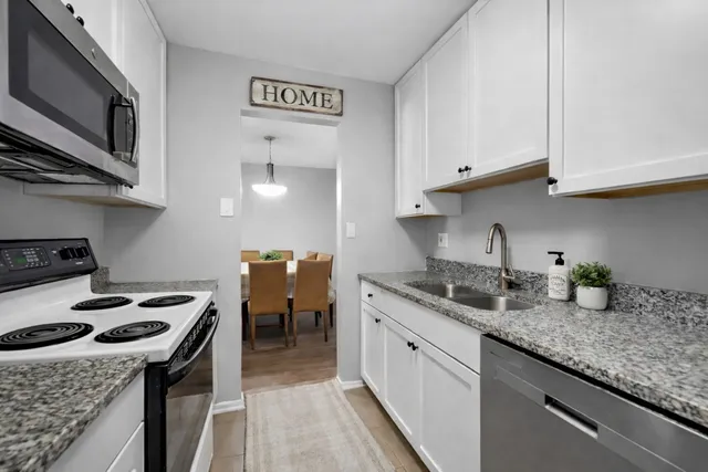 $160,000 | 4714 Northfox Lane, Unit 2, McHenry, IL 60050